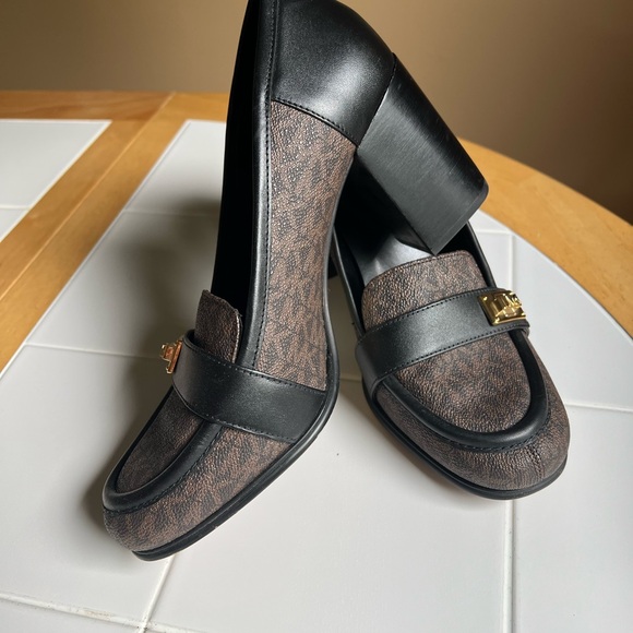 Elegant MK Black and Brown Women's Loafers - Picture 1 of 6